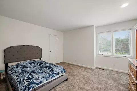 Bedroom - 8269 Windsail Ct, Maineville, OH 45039 photo 5 of 7