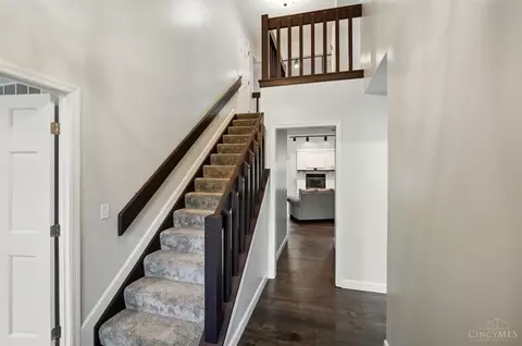Entry Way - 8269 Windsail Ct, Maineville, OH 45039 photo 4 of 8