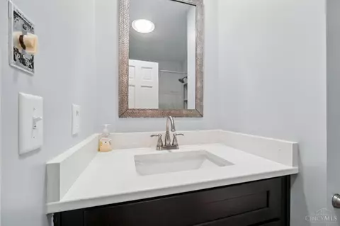 Bath - 8269 Windsail Ct, Maineville, OH 45039 photo 7 of 8