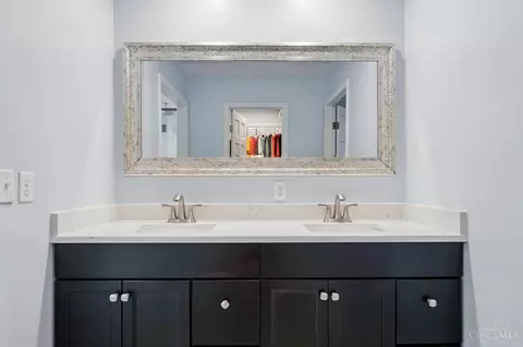 Bath - 8269 Windsail Ct, Maineville, OH 45039 photo 2 of 8
