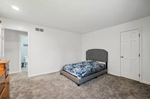 Bedroom - 8269 Windsail Ct, Maineville, OH 45039 photo 6 of 7