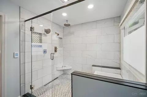 Bath - 8269 Windsail Ct, Maineville, OH 45039 photo 4 of 8
