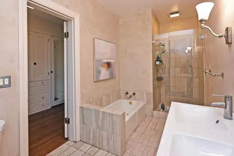 Bath - 1 Beech Crest Ln, Cincinnati, OH 45206 photo 2 of 8