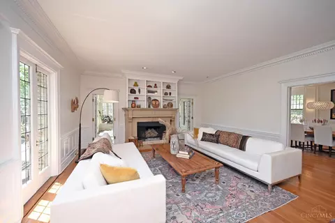 Living - 1 Beech Crest Ln, Cincinnati, OH 45206 photo 4 of 9