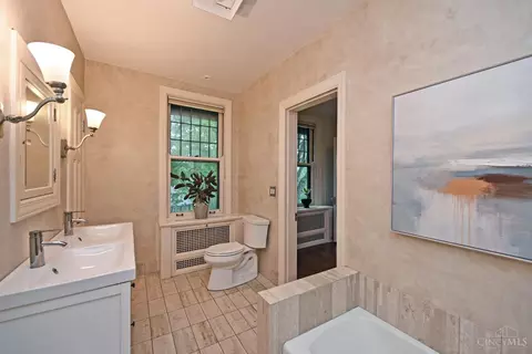 Bath - 1 Beech Crest Ln, Cincinnati, OH 45206 photo 1 of 8