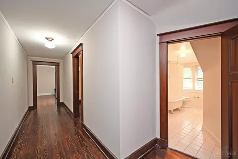 Entry Way - 1 Beech Crest Ln, Cincinnati, OH 45206 photo 4 of 4