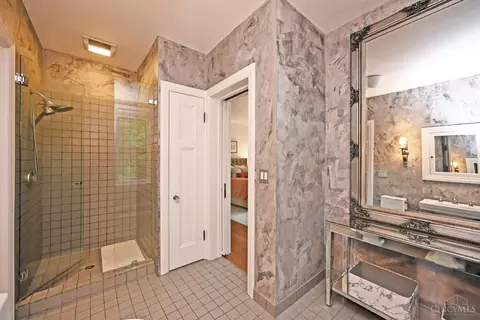 Bath - 1 Beech Crest Ln, Cincinnati, OH 45206 photo 5 of 8
