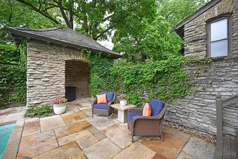 Exterior - 1 Beech Crest Ln, Cincinnati, OH 45206 photo 7 of 25