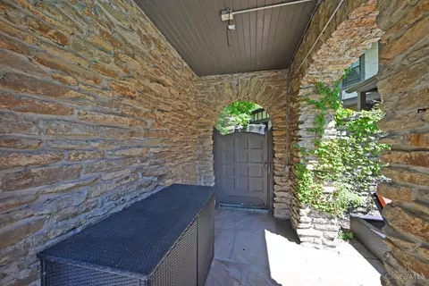 Exterior - 1 Beech Crest Ln, Cincinnati, OH 45206 photo 14 of 25