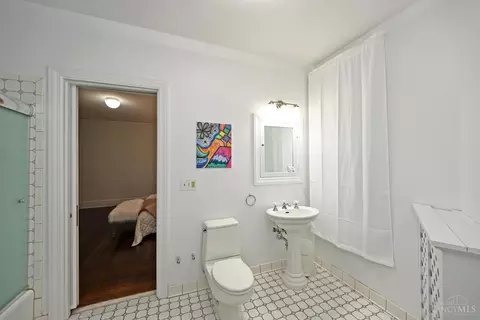 Bath - 1 Beech Crest Ln, Cincinnati, OH 45206 photo 6 of 8