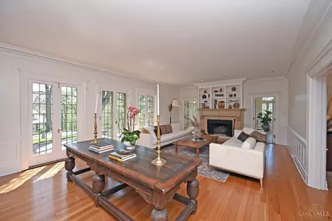 Living - 1 Beech Crest Ln, Cincinnati, OH 45206 photo 2 of 9