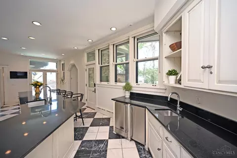 Kitchen - 1 Beech Crest Ln, Cincinnati, OH 45206 photo 6 of 8
