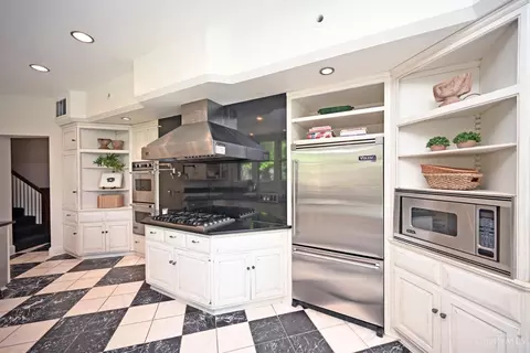 Kitchen - 1 Beech Crest Ln, Cincinnati, OH 45206 photo 3 of 8