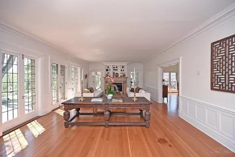 Living - 1 Beech Crest Ln, Cincinnati, OH 45206 photo 1 of 9
