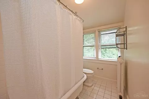 Bath - 1 Beech Crest Ln, Cincinnati, OH 45206 photo 8 of 8