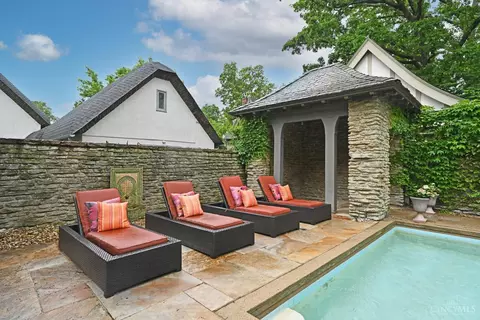 Exterior - 1 Beech Crest Ln, Cincinnati, OH 45206 photo 6 of 25