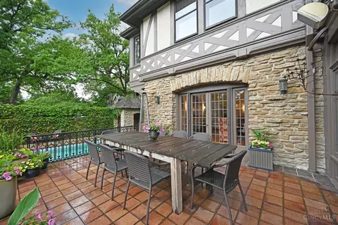 Exterior - 1 Beech Crest Ln, Cincinnati, OH 45206 photo 13 of 25