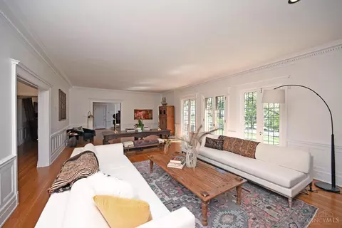 Living - 1 Beech Crest Ln, Cincinnati, OH 45206 photo 5 of 9