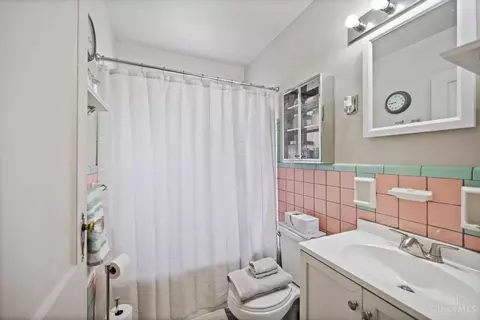 Bath - 249 Ohio Ave, Reading, OH 45215 photo 1 of 2