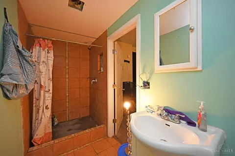 Bath - 4321 Eastern Ave, Cincinnati, OH 45226 photo 2 of 2