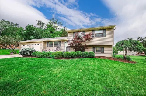 5825 Cedaridge Dr, Cincinnati, OH 45247