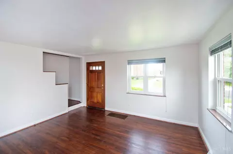 Living - 709 Maple Dr, Reading, OH 45215 photo 2 of 3