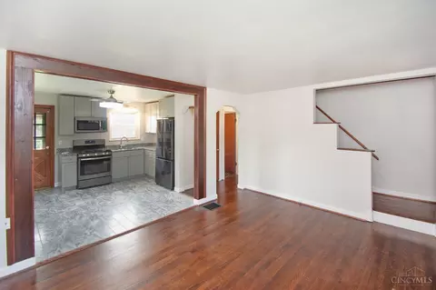 Living - 709 Maple Dr, Reading, OH 45215 photo 3 of 3