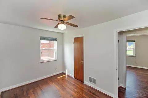 Bedroom - 709 Maple Dr, Reading, OH 45215 photo 5 of 10