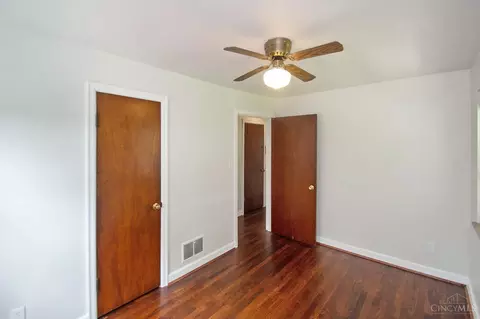 Bedroom - 709 Maple Dr, Reading, OH 45215 photo 6 of 10