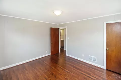 Bedroom - 709 Maple Dr, Reading, OH 45215 photo 3 of 10