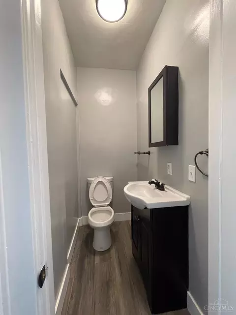 Bath - 1246 Sunset Ave, Cincinnati, OH 45205 photo 2 of 2