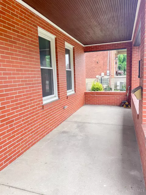 Exterior - 1246 Sunset Ave, Cincinnati, OH 45205 photo 2 of 3