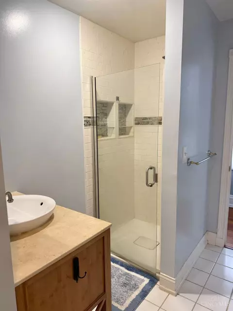 Bath - 2241 Flora St, Cincinnati, OH 45219 photo 1 of 4