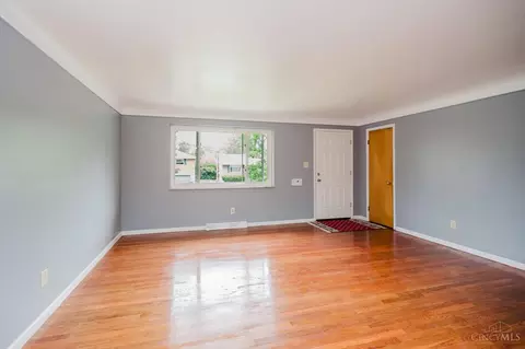 1045 Pelican Dr, Cincinnati, OH 45231 photo 7