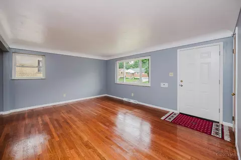 1045 Pelican Dr, Cincinnati, OH 45231 photo 5
