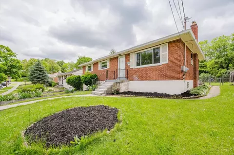 1045 Pelican Dr, Cincinnati, OH 45231 photo 2