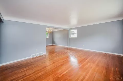 1045 Pelican Dr, Cincinnati, OH 45231 photo 6