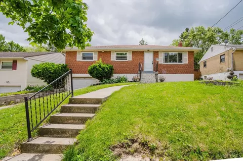 1045 Pelican Dr, Cincinnati, OH 45231 photo 3