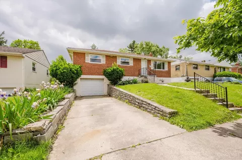 1045 Pelican Dr, Cincinnati, OH 45231 photo 4
