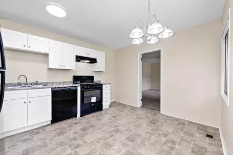 Kitchen - 2409 Schon Dr, Cincinnati, OH 45231 photo 2 of 2