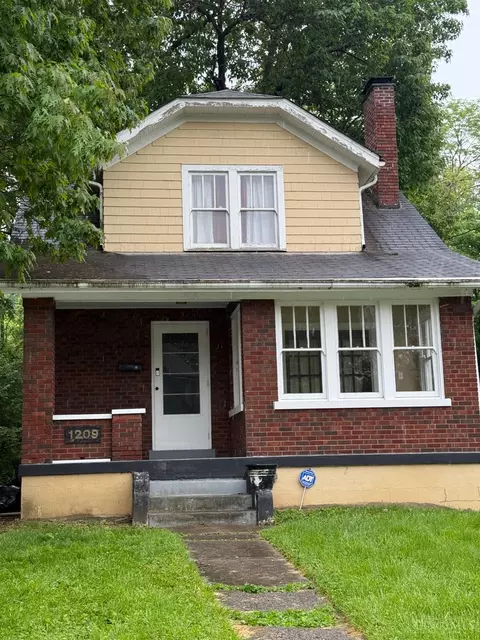 1209 Groesbeck Rd, Cincinnati, OH 45224
