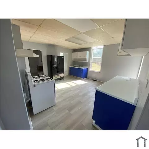 Kitchen - 2196 Champlain St, Cincinnati, OH 45214 photo 1 of 1