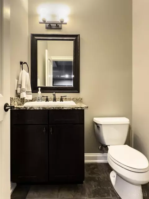Bath - 463 Strafer St, Cincinnati, OH 45226 photo 1 of 6