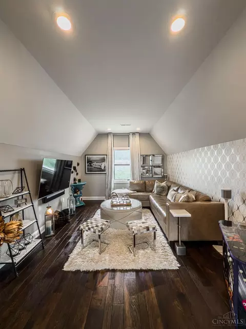 Living - 463 Strafer St, Cincinnati, OH 45226 photo 3 of 3