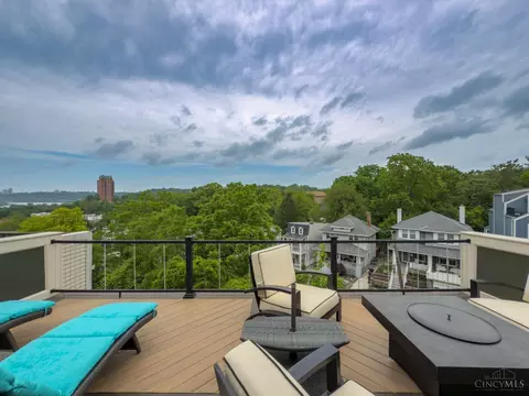 Exterior - 463 Strafer St, Cincinnati, OH 45226 photo 7 of 9