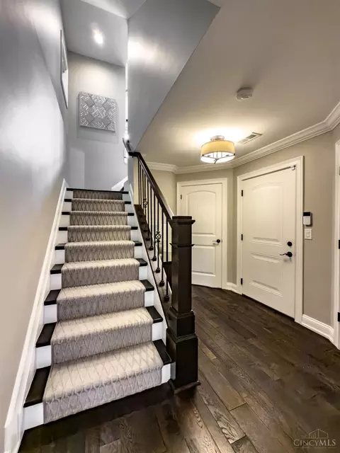 Entry Way - 463 Strafer St, Cincinnati, OH 45226 photo 2 of 6