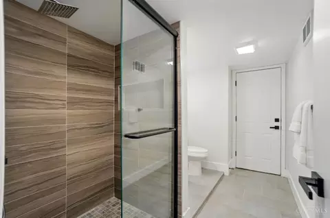 Bath - 4524 Clearview Ave, Cincinnati, OH 45205 photo 6 of 7