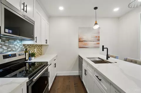 Kitchen - 4524 Clearview Ave, Cincinnati, OH 45205 photo 3 of 5