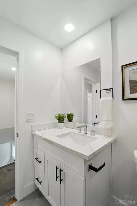 Bath - 4524 Clearview Ave, Cincinnati, OH 45205 photo 2 of 7