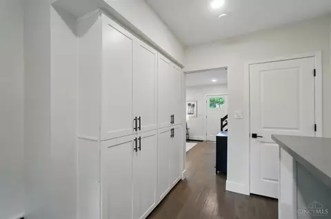 Entry Way - 4524 Clearview Ave, Cincinnati, OH 45205 photo 3 of 5